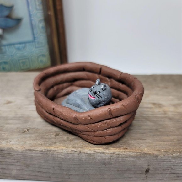 Gray Kitty Cat in Basket Figurine - Picture 5 of 10